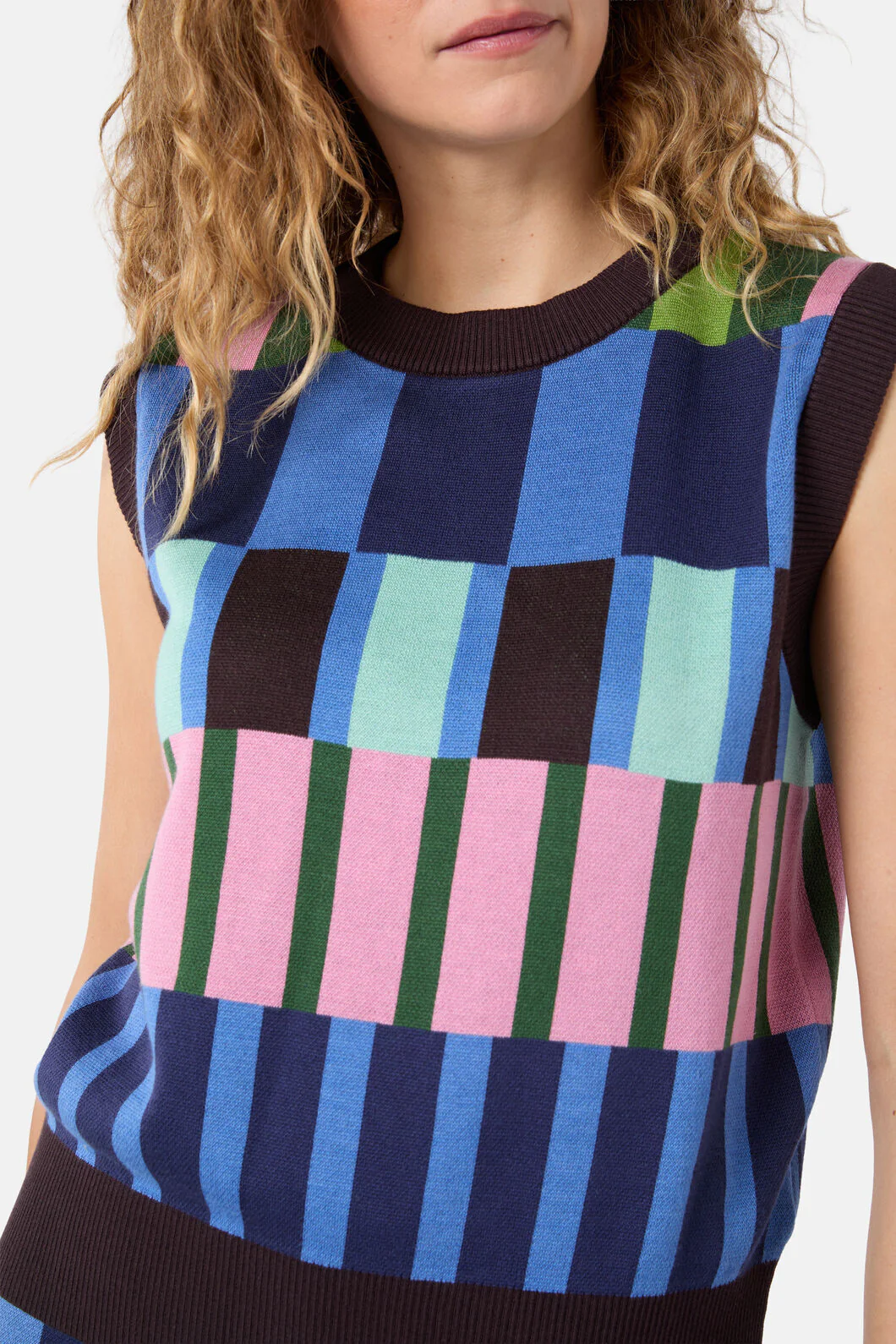 Warpweave Knit Vest - Image 7